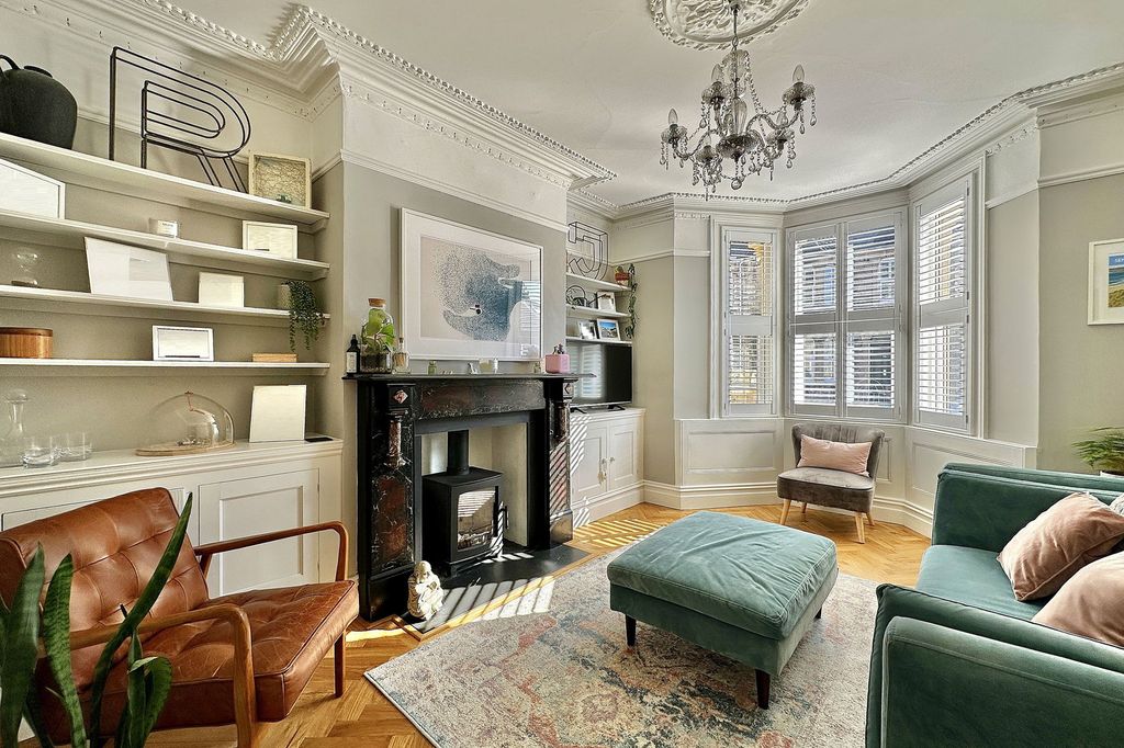 Property photo 2 of 18