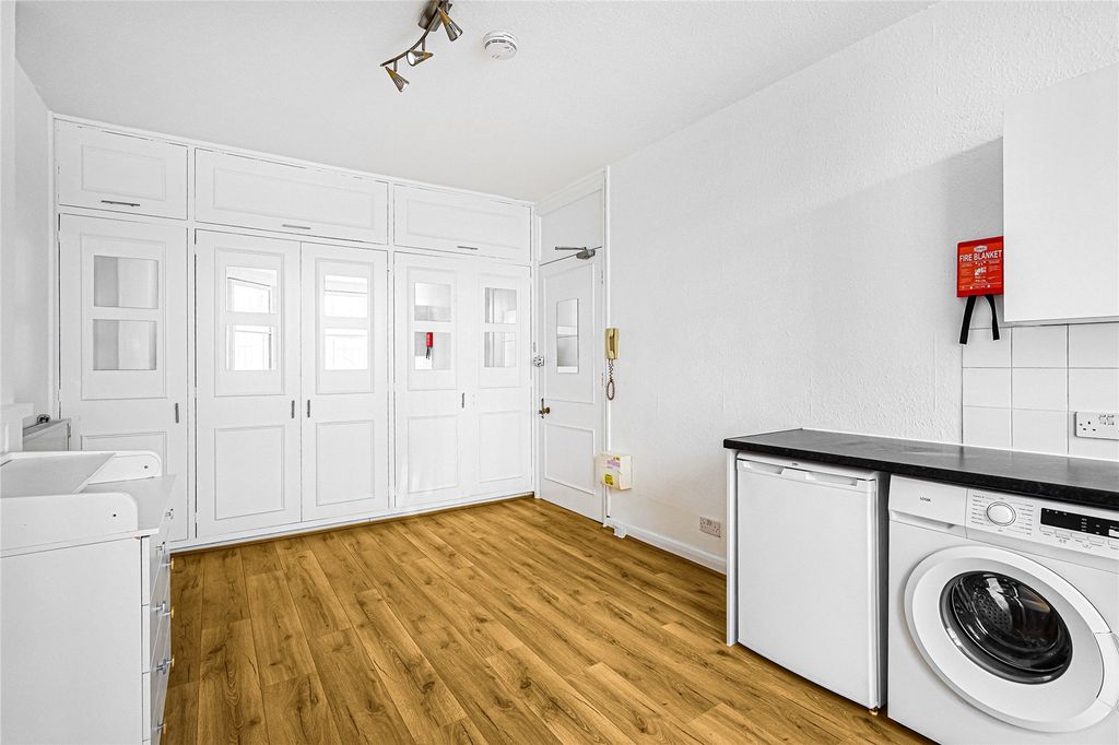 Property photo 2 of 7 Studio Room