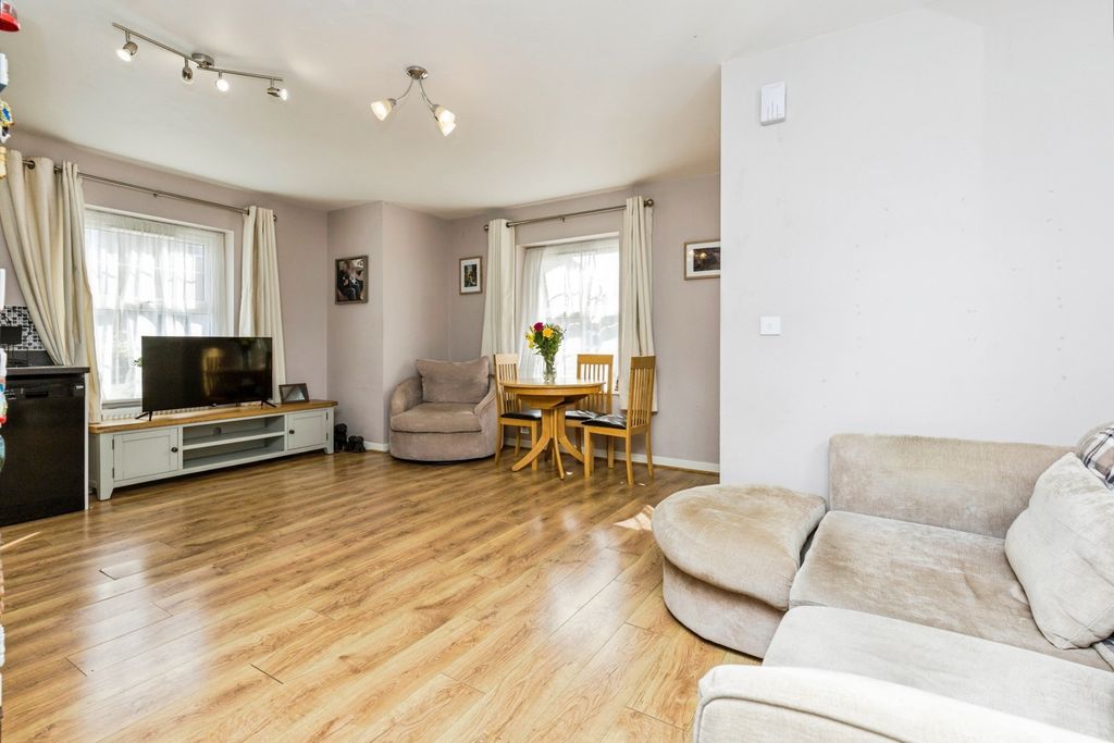 Property photo 3 of 16 Pbox-Img.Jpg