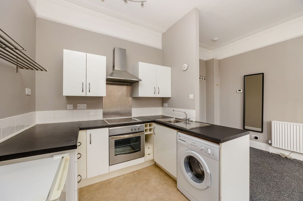 Property photo 3 of 15 Kitchen