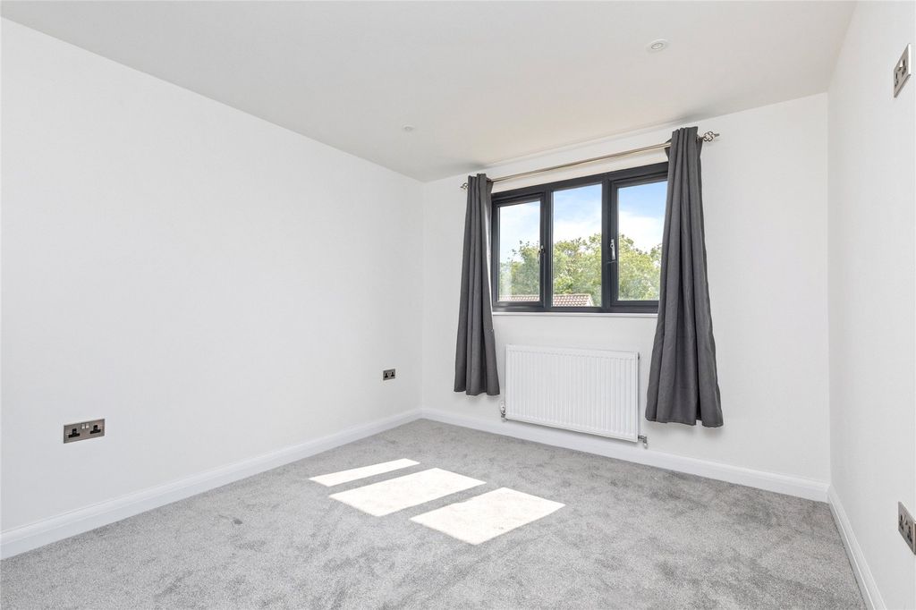 Property photo 3 of 13 Picture No. 01