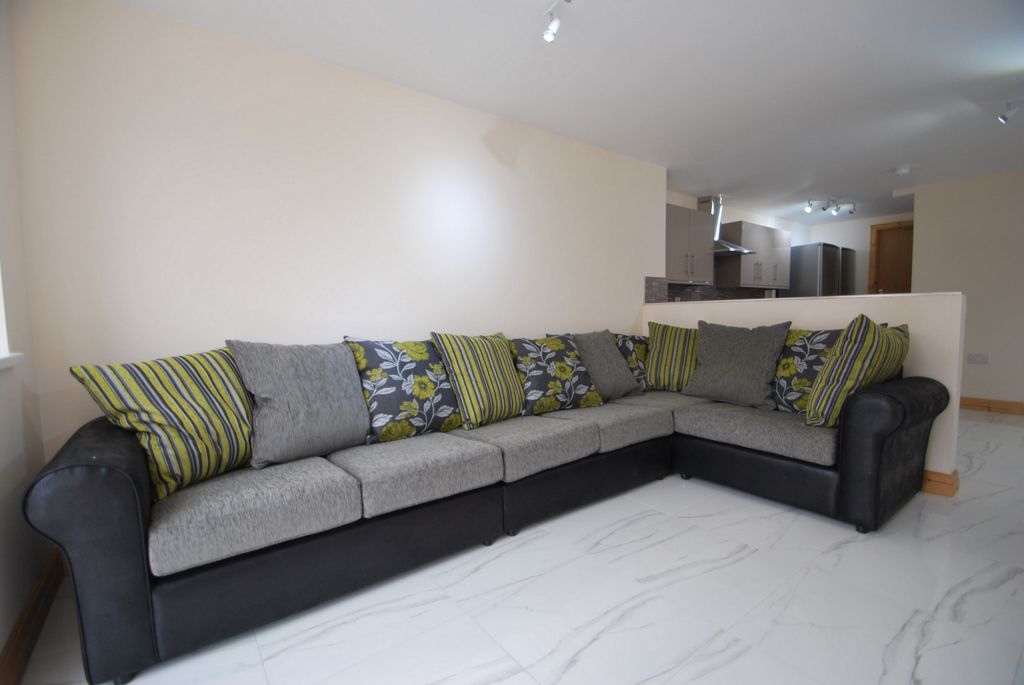 Property photo 3 of 14 Photo 5