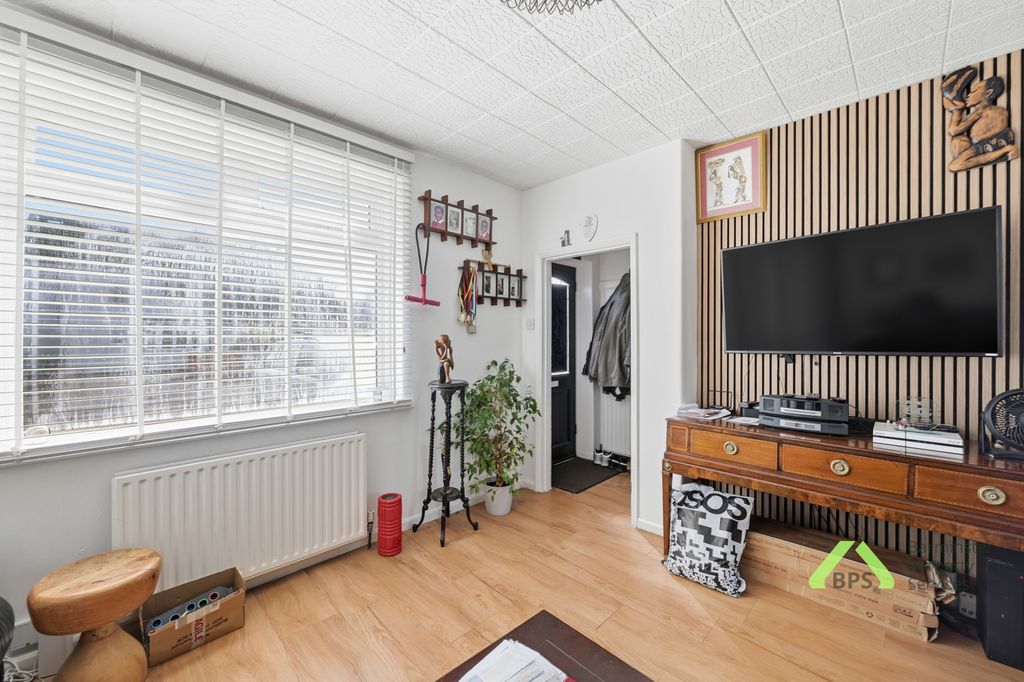Property photo 1 of 14 3 Bed Terraced House For Sale Fieldway, Dagenham Rm8