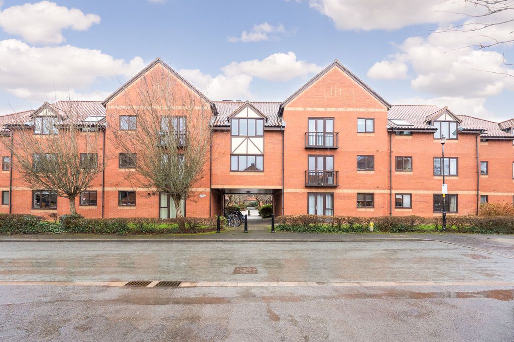 Property photo 1 of 18