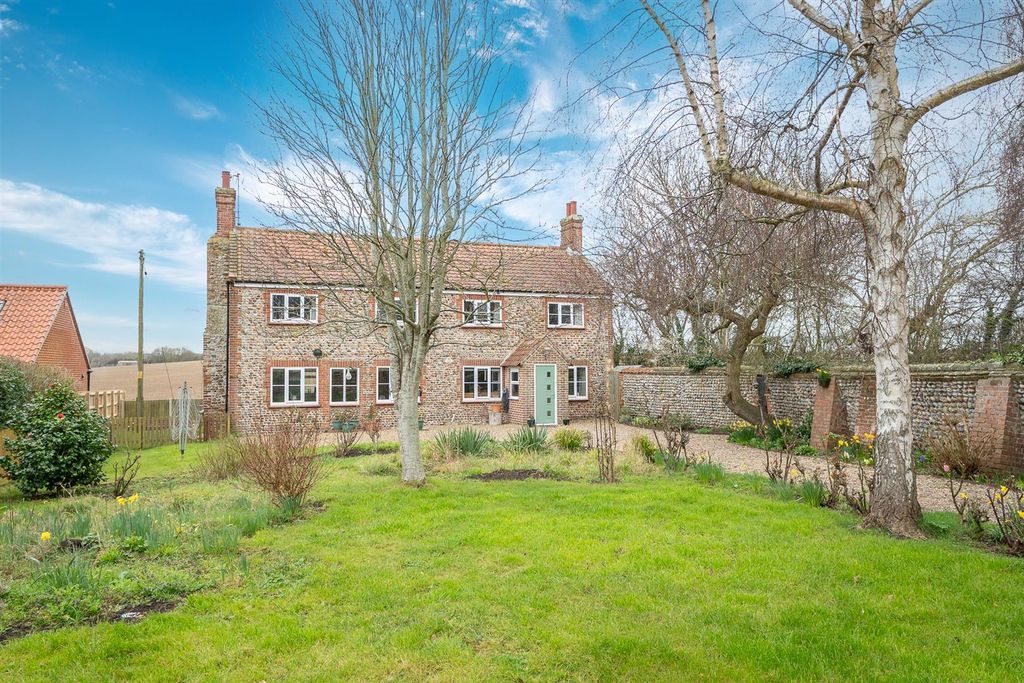 Property photo 1 of 37 10Bearsroad,Paston-12.Jpg