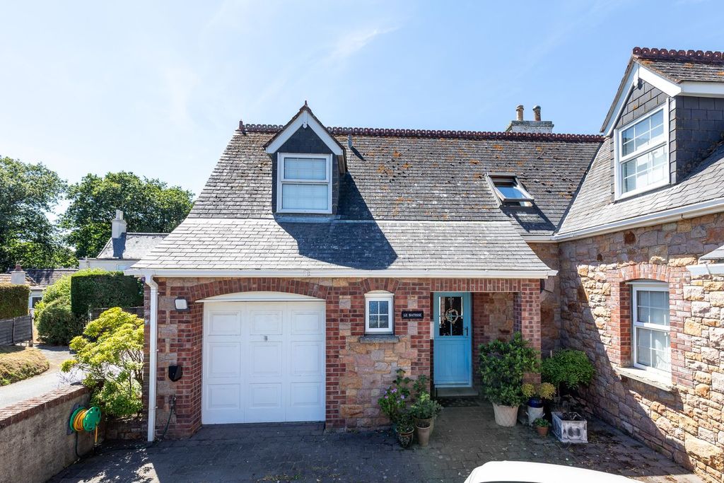 Property photo 1 of 31