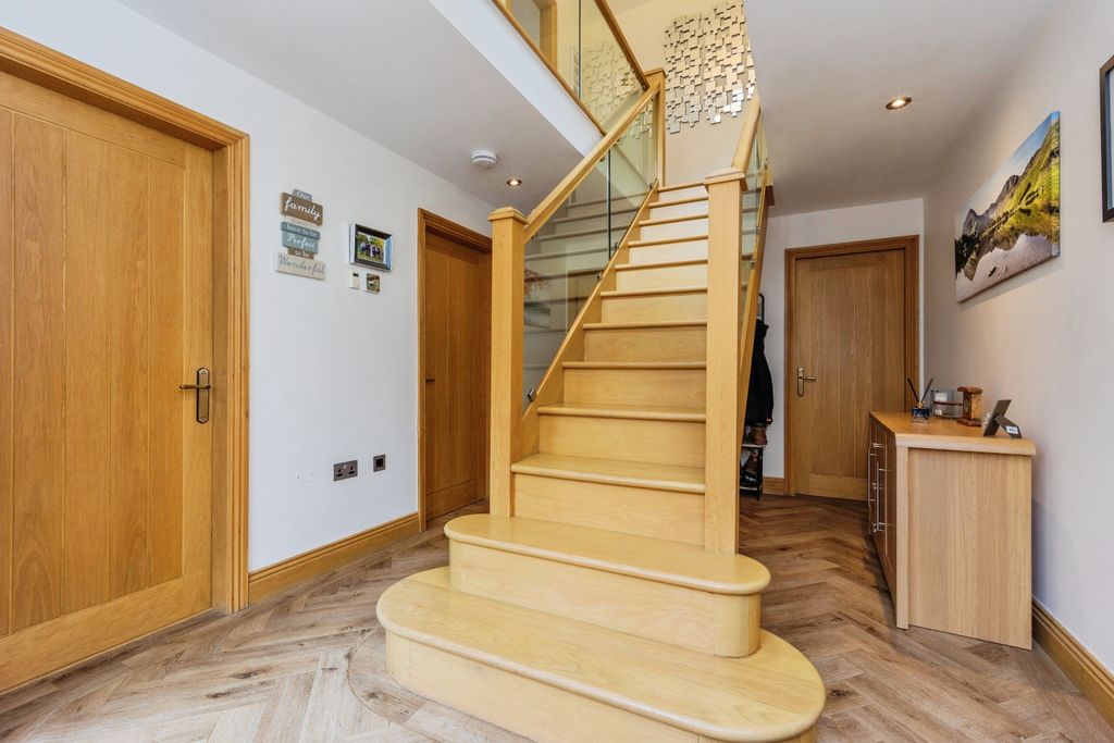 Property photo 3 of 48