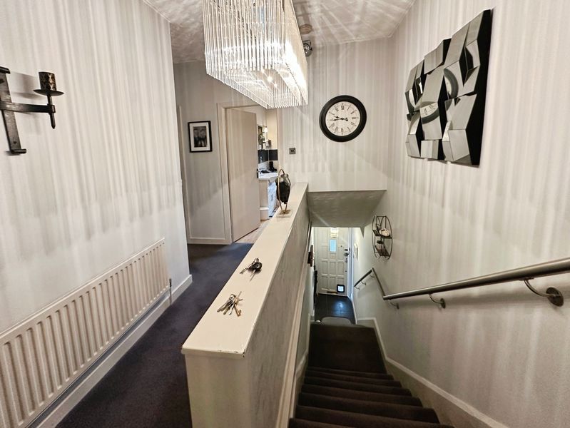 Property photo 2 of 11 Hallway