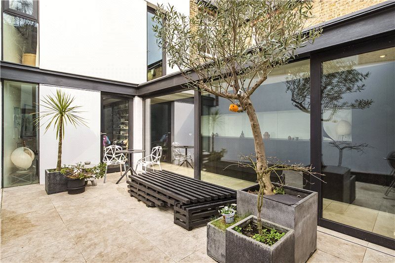 Property photo 3 of 10 Garden