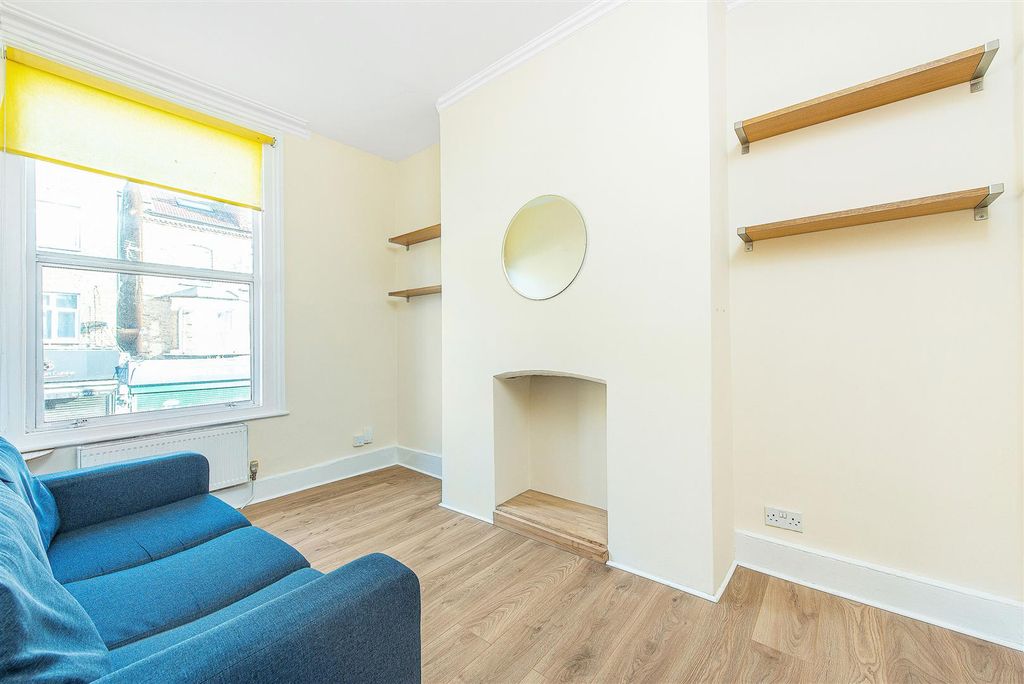 Property photo 2 of 10 31936_Davies_And_Davies_65A_Stroud_Green_Rd_5_Lo.J