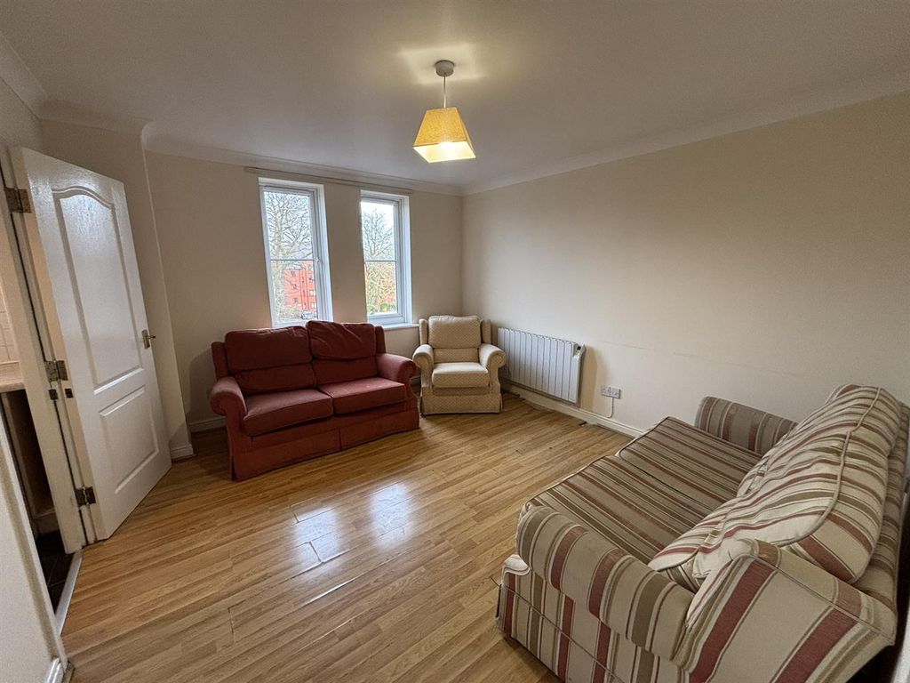 Property photo 2 of 14 Lounge