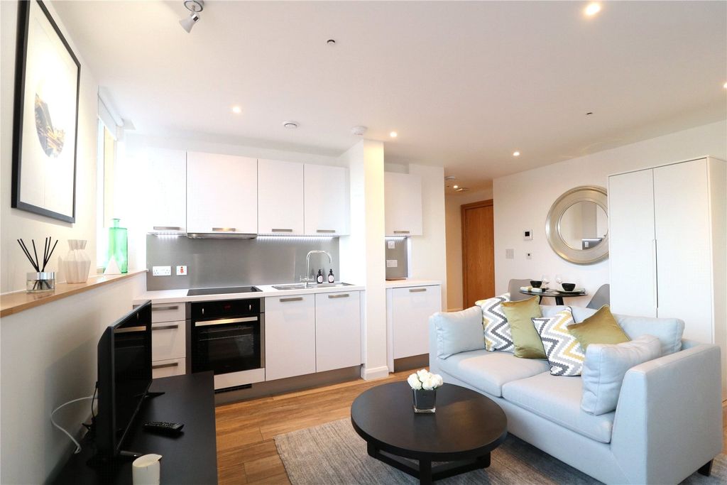 Property photo 1 of 6 Living/Kitchen