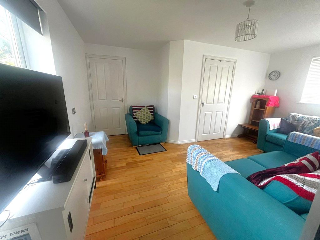 Property photo 2 of 16 Picture No. 12