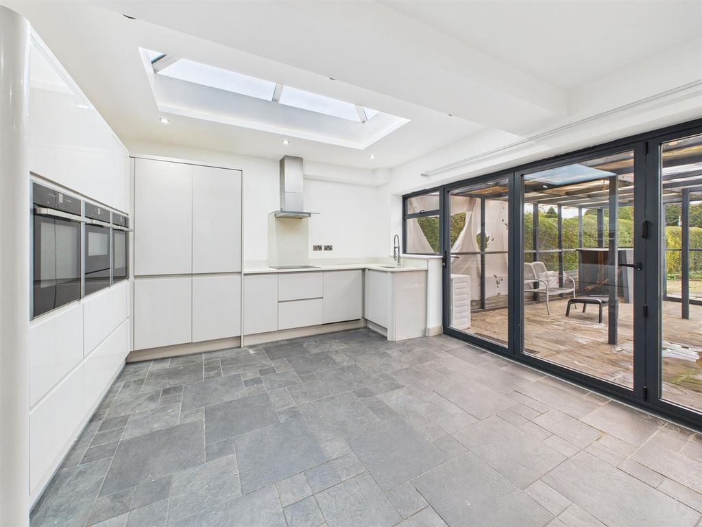 Property photo 2 of 21