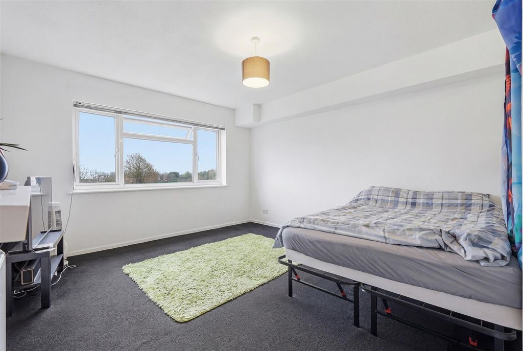 Property photo 2 of 11 011_Img_9958_Declutter_4375Fd07.Jpg