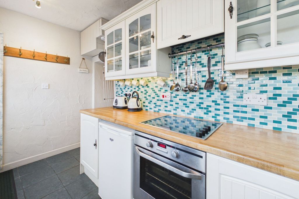 Property photo 3 of 34