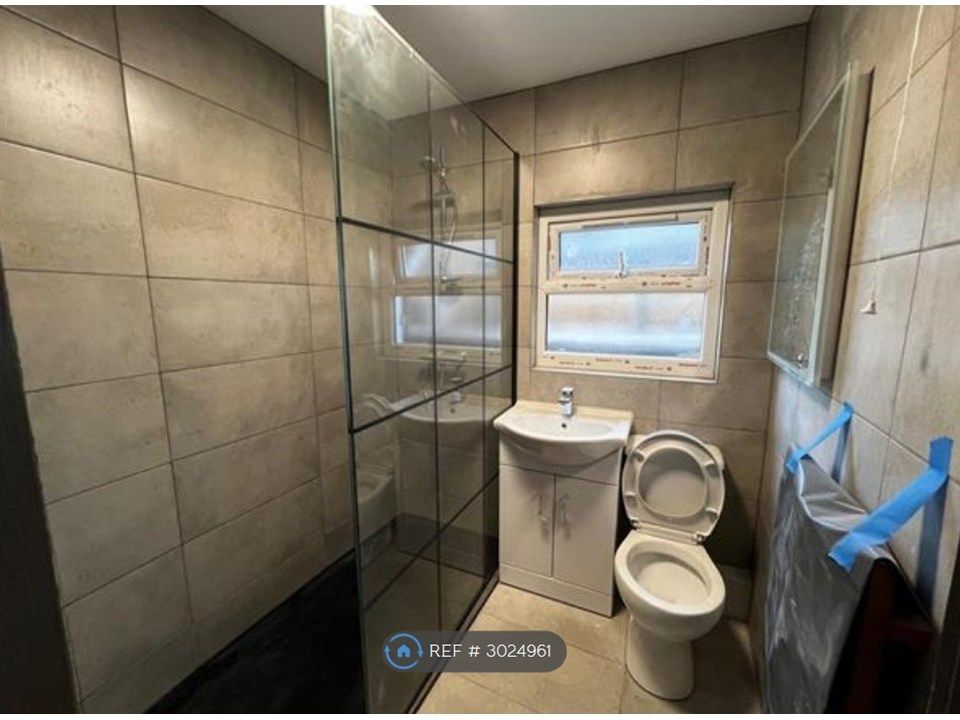 Property photo 2 of 2 Communal Bathroom