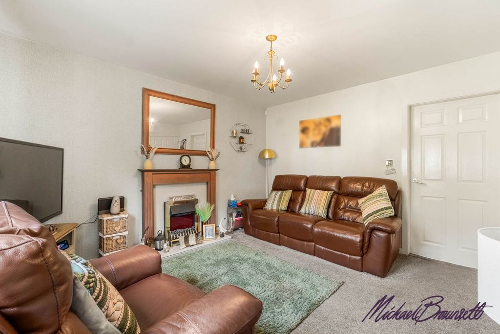 Property photo 2 of 28