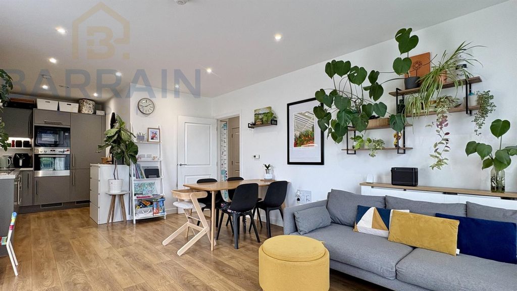 Property photo 2 of 17 3 Bedroom, New Build, E6 For Rent By Barrain London Estate Agency