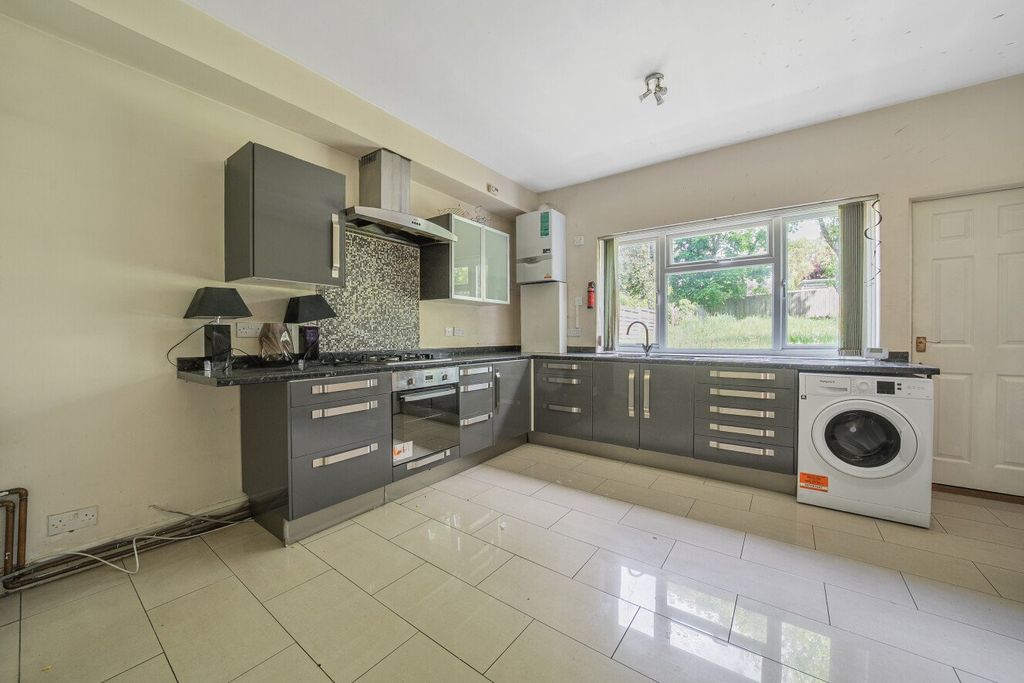 Property photo 2 of 17 Picture No. 11