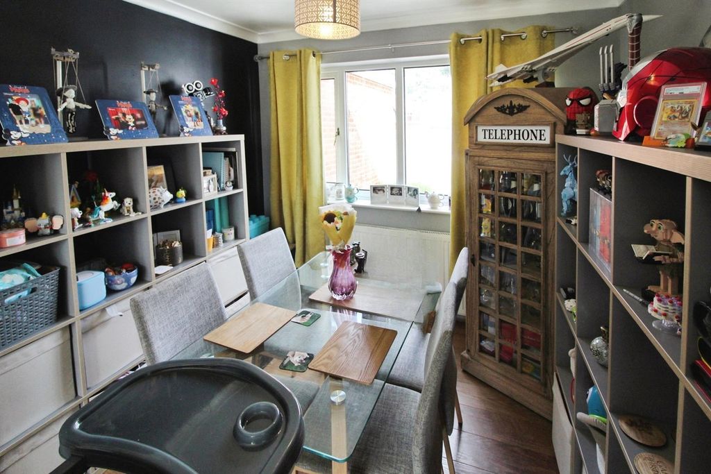 Property photo 3 of 11 Dining Room