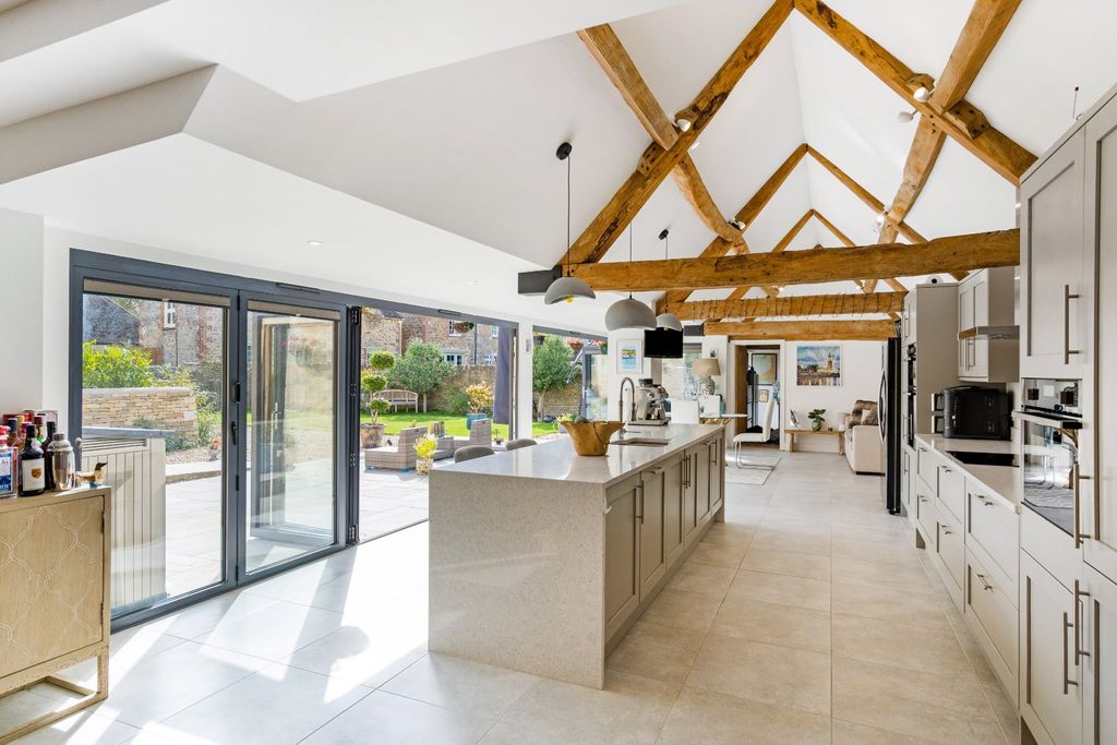 Property photo 3 of 17 Picture 3