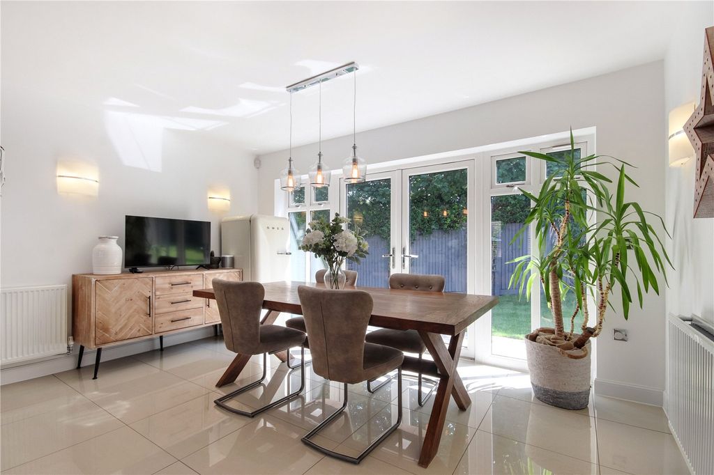 Property photo 3 of 18 Dining Area