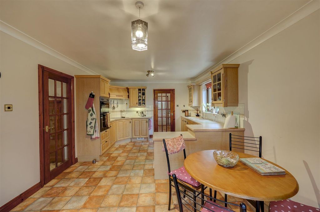 Property photo 3 of 27 Kitchen Diner