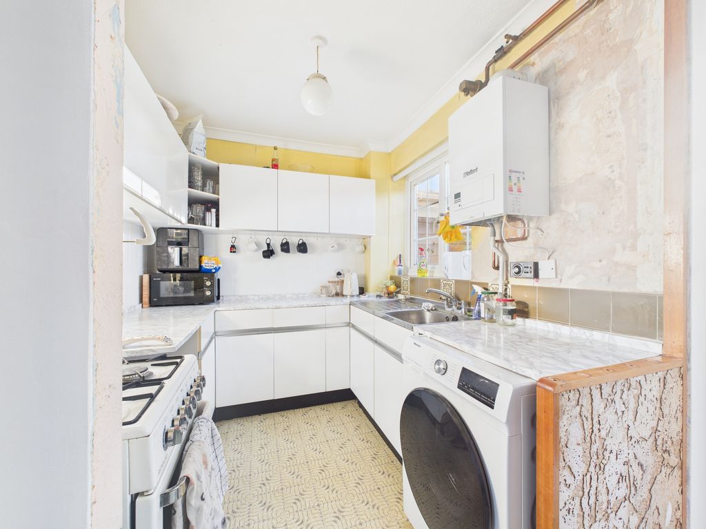 Property photo 3 of 11 Cam04018G0-Pr0417-Still008