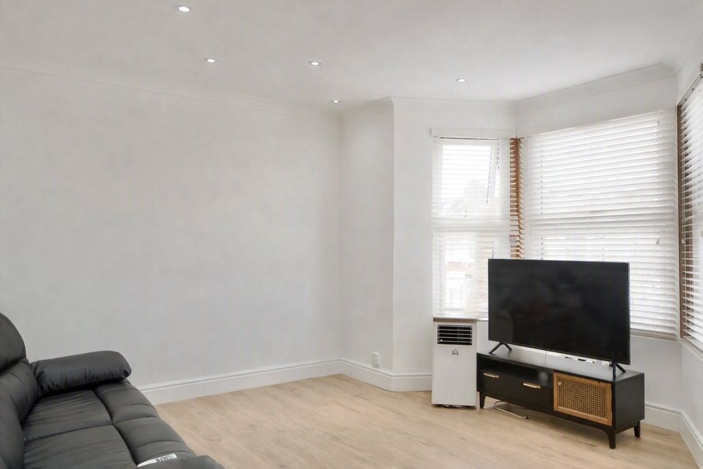 Property photo 3 of 14 Picture No. 35