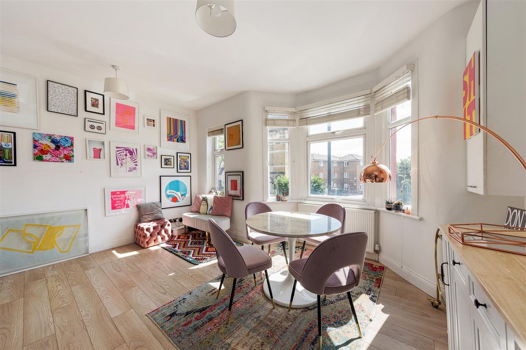 Property photo 2 of 18 Greengate Street, E13