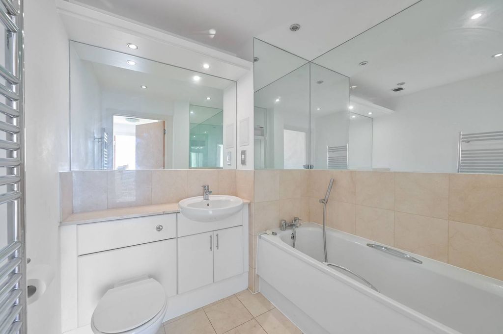 Property photo 3 of 27