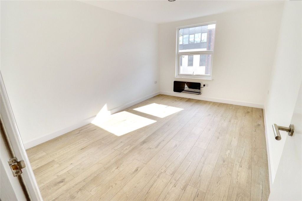 Property photo 3 of 5 Picture No. 08