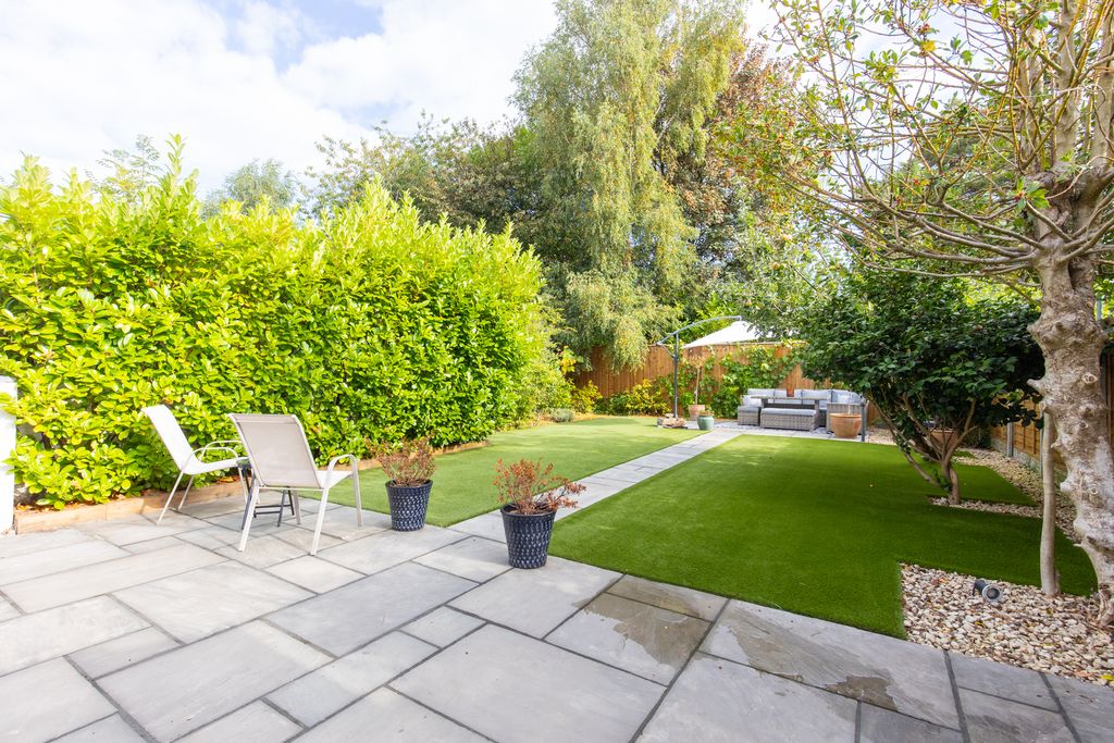 Property photo 3 of 16 Garden
