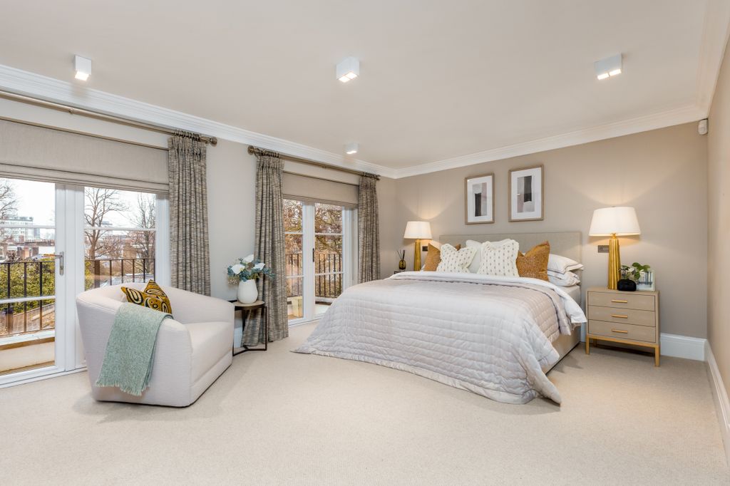 Additional image 4 of 8 bed mews to rentCheyne Walk, London SW3