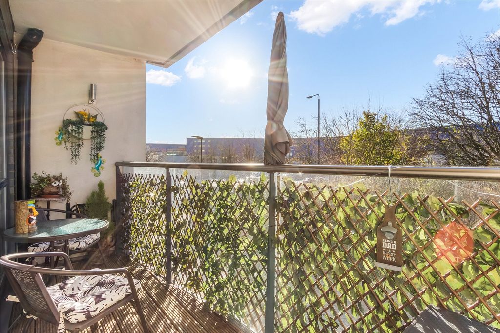 Property photo 2 of 20 Picture No. 12