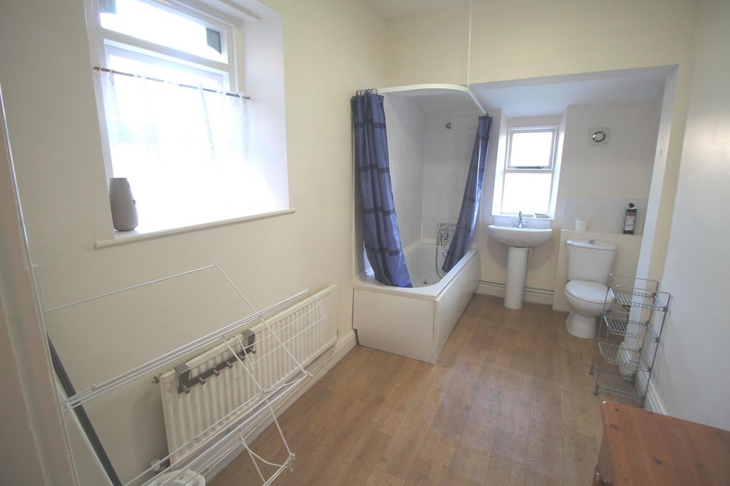 Property photo 3 of 4 Bathroom