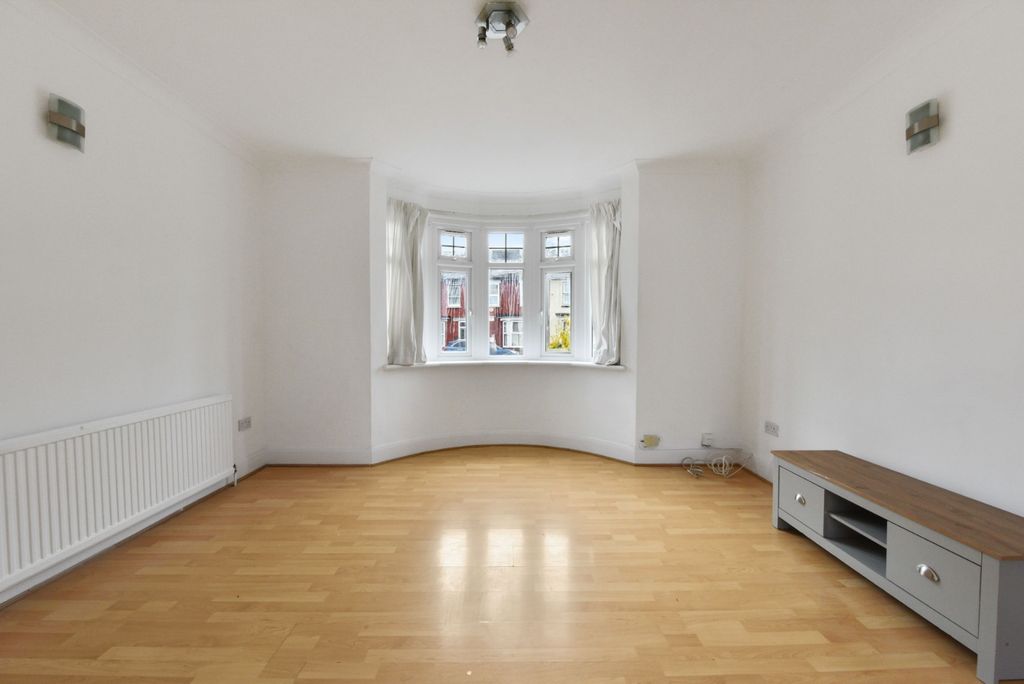 Property photo 3 of 14 4541522