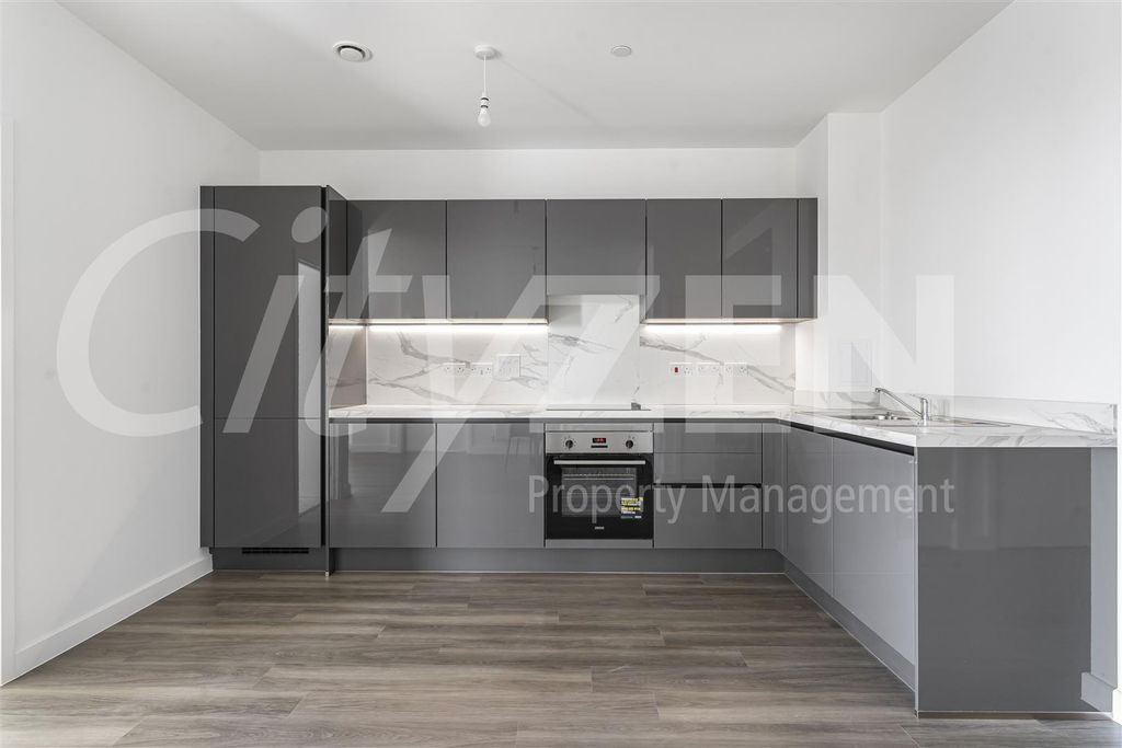 Property photo 2 of 17 Kitchen