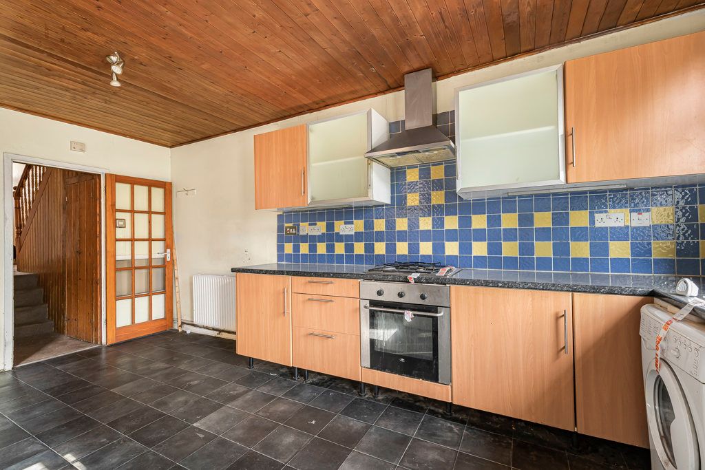 Property photo 3 of 17 Kitchen