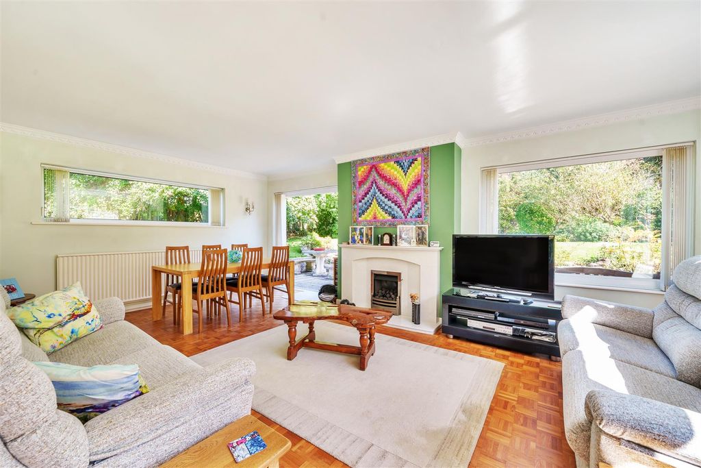 Property photo 2 of 16 Sitting Room