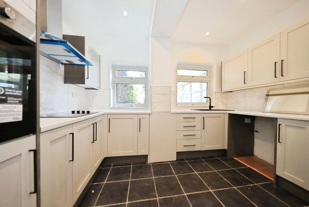 Property photo 2 of 12 Picture No. 11