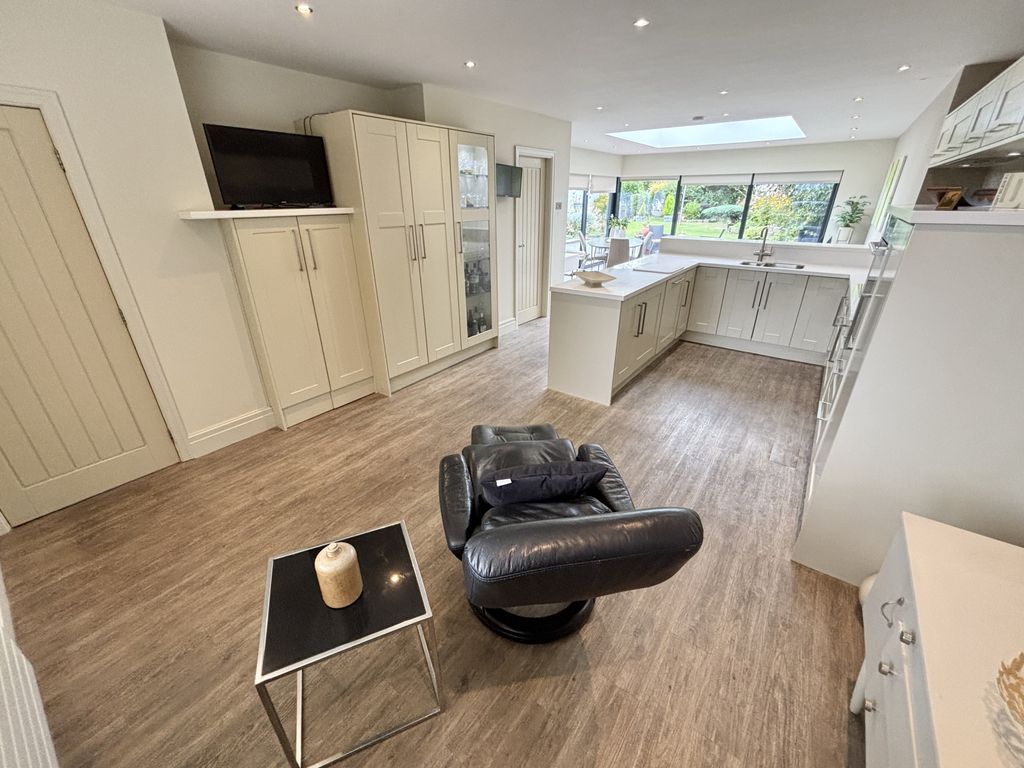 Property photo 2 of 33