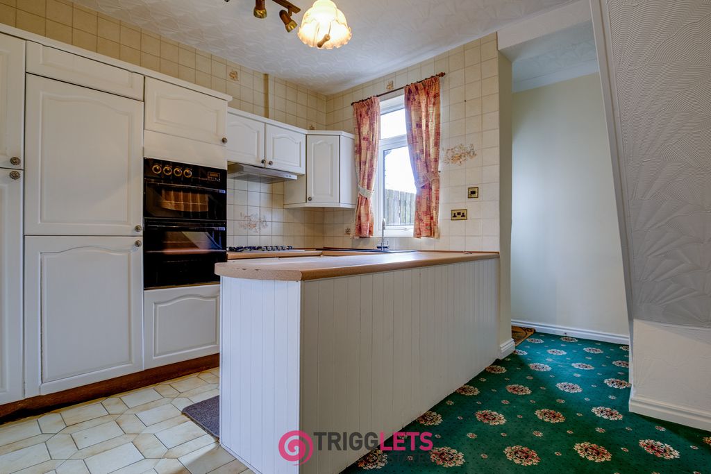 Property photo 2 of 21