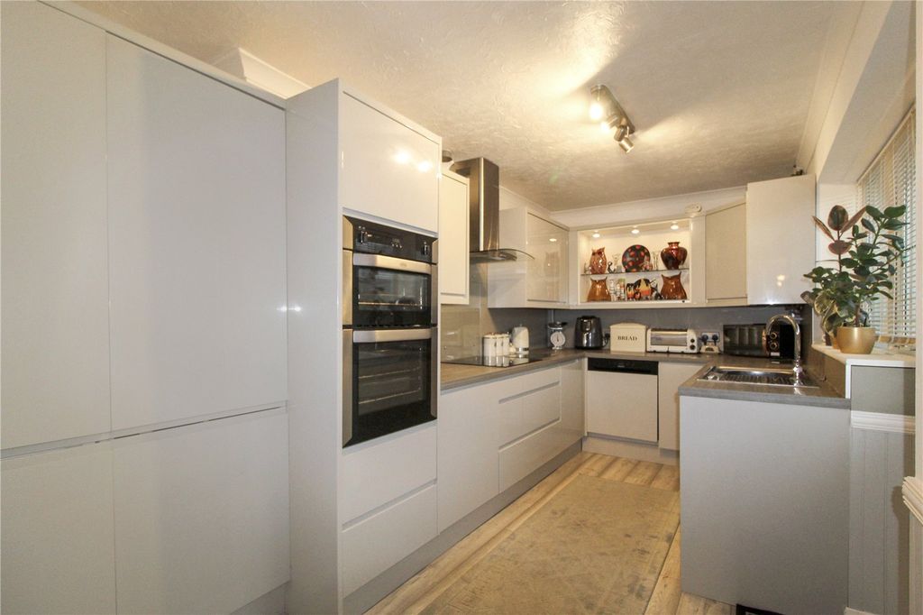 Property photo 3 of 25 Picture No. 12