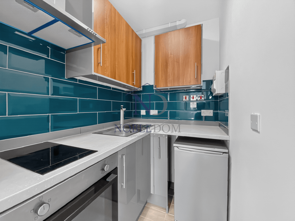 Property photo 1 of 6 Self-Contained Studio Flat In Hounslow