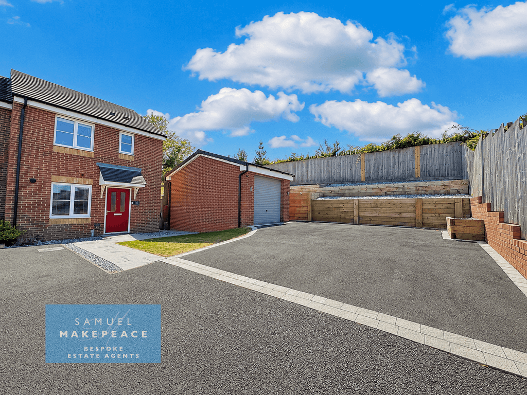 Property photo 1 of 15 Three Bedroom End Town House With Room To Grow & Detached Oversized Garage