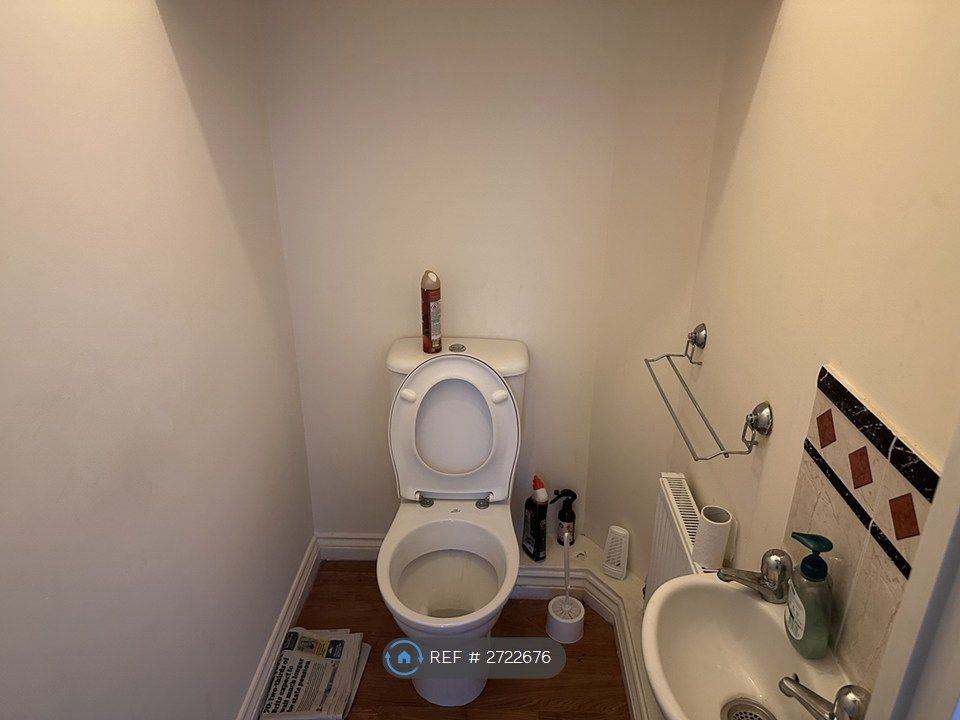 Property photo 3 of 8 Cloak Room