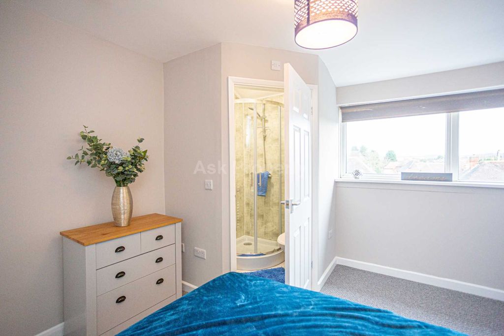 Property photo 2 of 3