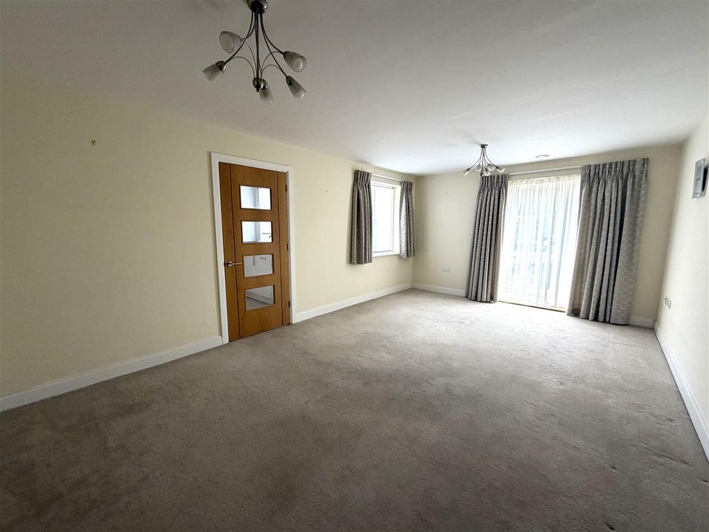 Property photo 3 of 11